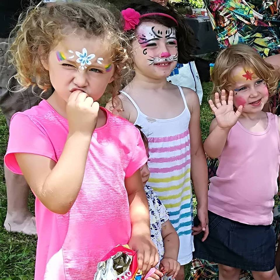 Couleurs de maquillage pour enfants, palette de maquillage 15 couleurs 2  stylos + 4 modèles Set de maquillage pour enfants pour fêtes d'enfants et  maquillage de carnaval